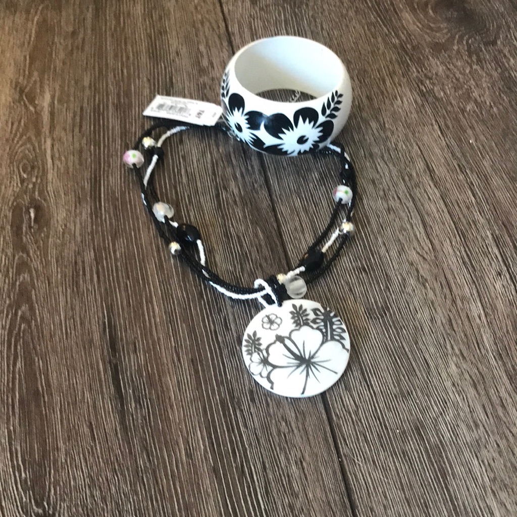 Necklace And Bracelet 6$